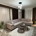Modern 2br ,balcony,central Lägenhet