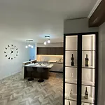 Modern 2br ,balcony,central Shkodër
