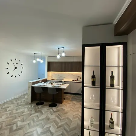 Modern 2br ,balcony,central Shkodër
