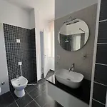 Modern 2br ,balcony,central