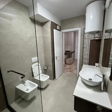 Modern 2br ,balcony,central *