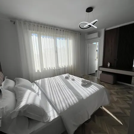 Modern 2br ,balcony,central 公寓 *