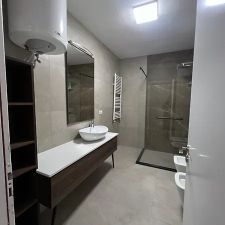 Modern 2br ,balcony,central Апартаменты *