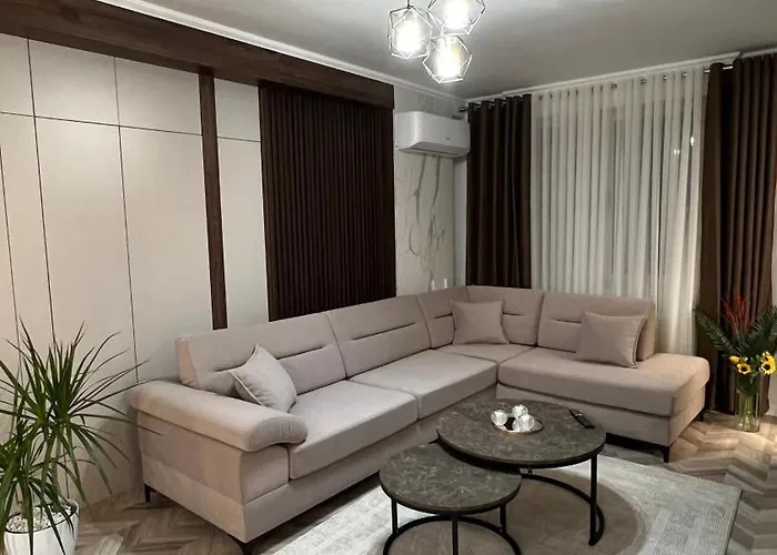 Modern 2br ,balcony,central 公寓