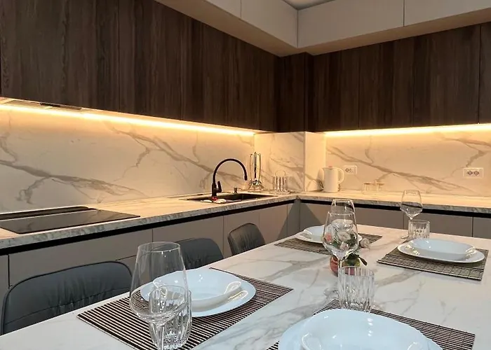 Modern 2br ,balcony,central 公寓 *