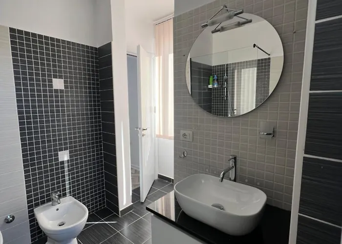 Modern 2br ,balcony,central