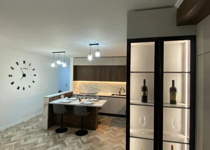 Modern 2br ,balcony,central Shkodër